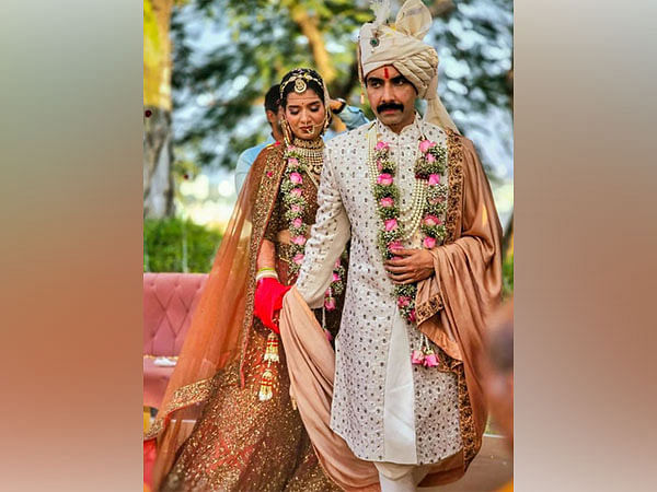 'Aspirants' fame Naveen Kasturia ties the knot with girlfriend Shubhanjali Sharma