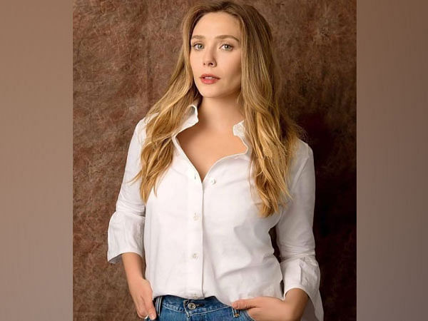Elizabeth Olsen joins Julia Roberts in 'Panic Carefully'