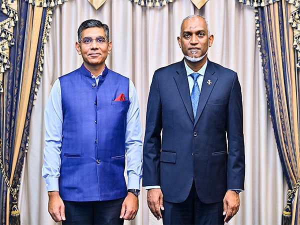 Outgoing Indian High Commissioner Munu Mahawar pays farewell call to Maldives President Muizzu