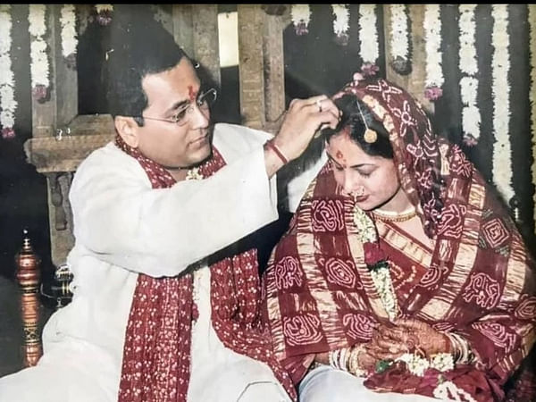 No frills, just love: Shefali Shah reflects on her simple yet memorable wedding with husband Vipul on Anniversary