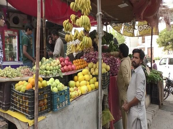 Pakistan: Karachi residents struggle as soaring inflation drives up cost of basic necessities