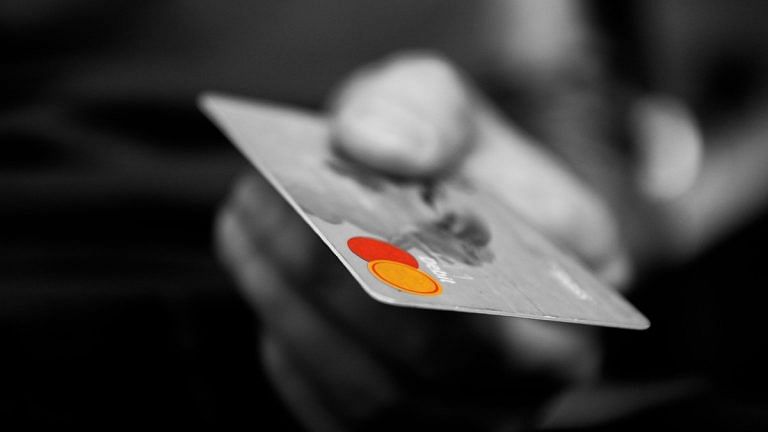 Trouble at the bottom of the pyramid: 1/3rd of low-limit credit cards see defaults on bill payments