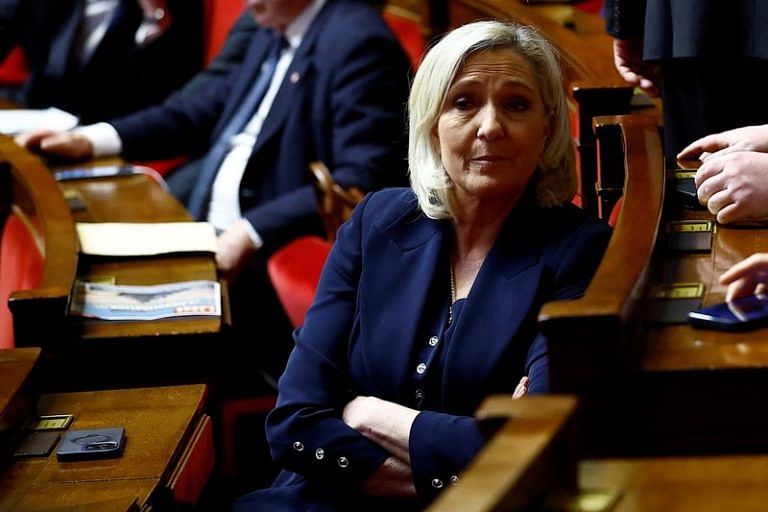 French farright leader Marine Le Pen eyes early presidential election