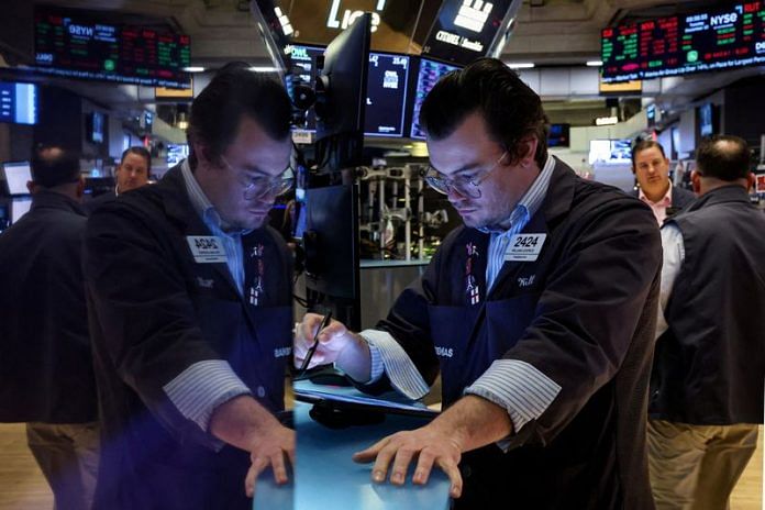 US stocks tread water in thin trade, benchmark US yield backs off new high