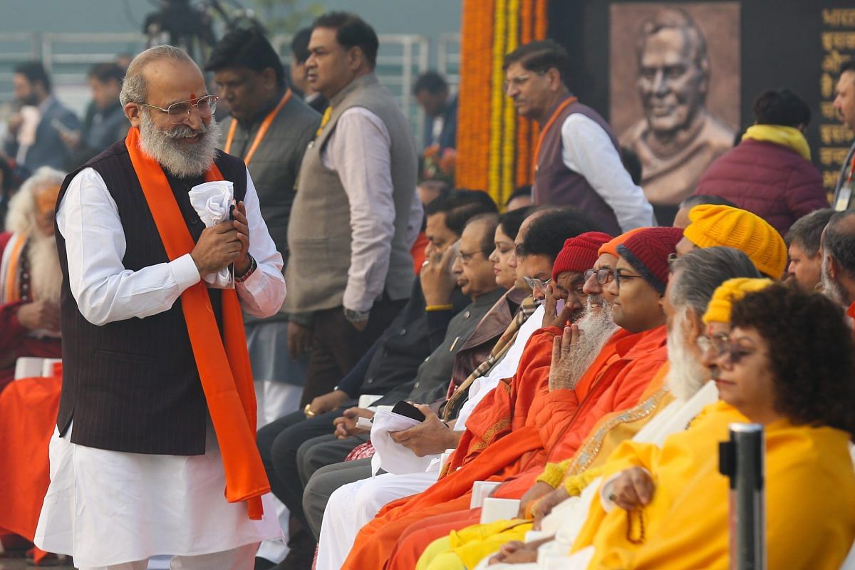 VHP leader greets saints at Sadaiv Atal| Photo: Suraj Singh Bisht | ThePrint