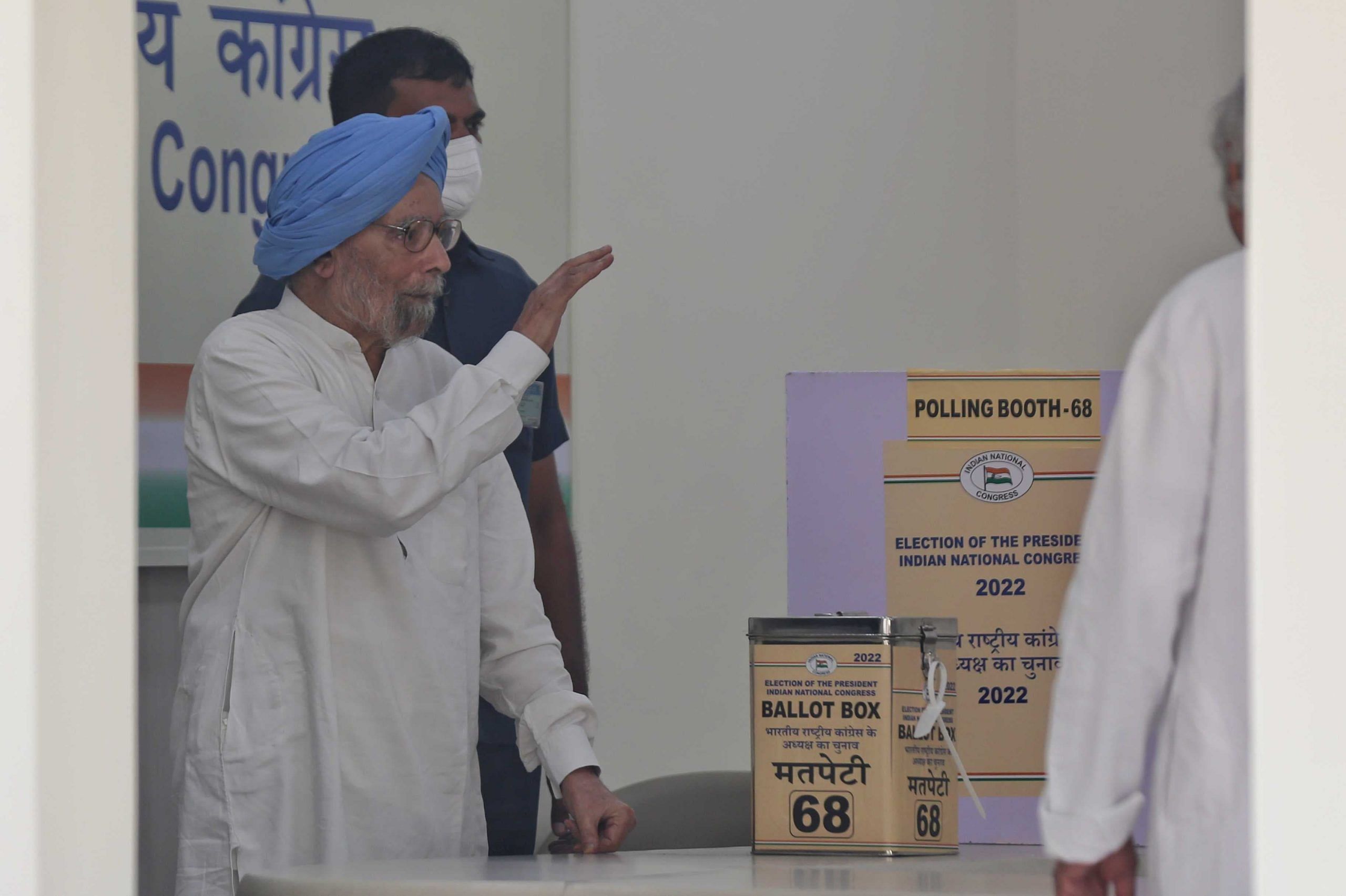 File photo of former prime minister Manmohan Singh cast their vote to elect new party president at AICC HQ on 17th Oct 2022 I Suraj Singh Bisht | ThePrint