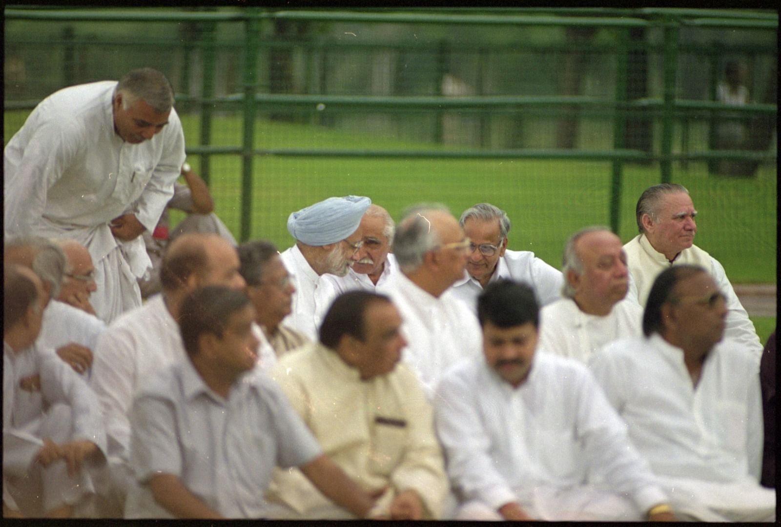 Manmohan singh at Indira Gandhi Samadhi | Photo: Praveen Jain