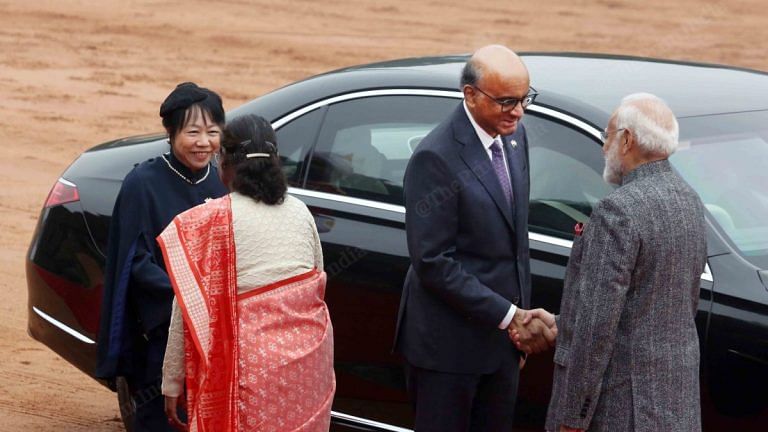 Warm handshakes & smiles at Singapore president’s ceremonial welcome on a chilly Delhi morning