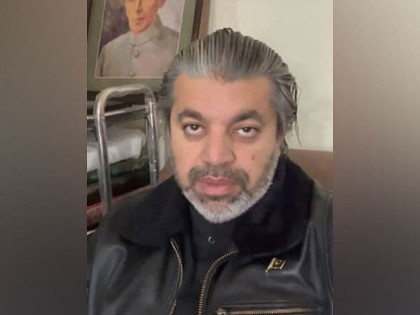 Pakistan Tehreek-e-Insaf leader calls for meeting between Imran Khan, Nawaz Sharif and Asif Ali Zardari to resolve country's problems 