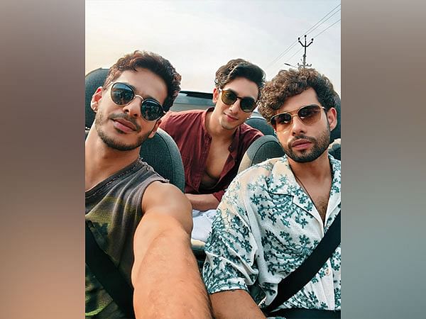 Ishaan Khatter, Siddhant Chaturvedi and Vedang Raina recreate 'Zindagi Na Milegi Dobara' moment