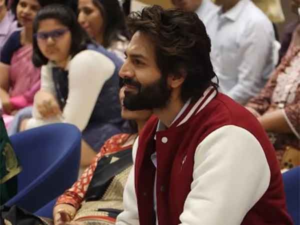Kartik Aaryan relives his college days, visits his alma mater in Mumbai Kartik Aaryan relives his college days, visits his alma mater in Mumbai