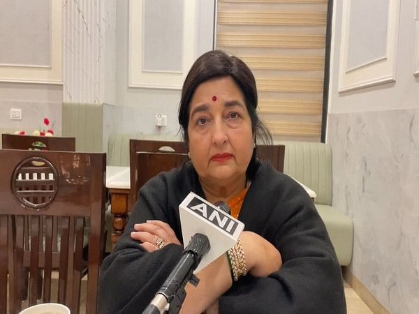 Anuradha Paudwal visits Ayodhya to seek blessings of Ram Lalla