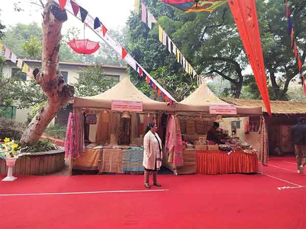 'Idols from Tamil Nadu to bangles from Bihar': Artisans present handicraft products at 'Karigar Gatha'