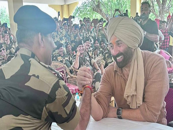 Sunny Deol spends a day with jawans, pays tribute to Indian army on Army Day Sunny Deol spends a day with jawans, pays tribute to Indian army on Army Day