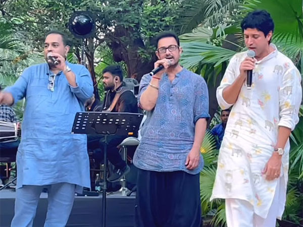 Aamir Khan, Shankar Mahadevan, Farhan Akhtar perform 'Dil Chahta Hai' title track on Javed Akhtar's birthday, check out video
