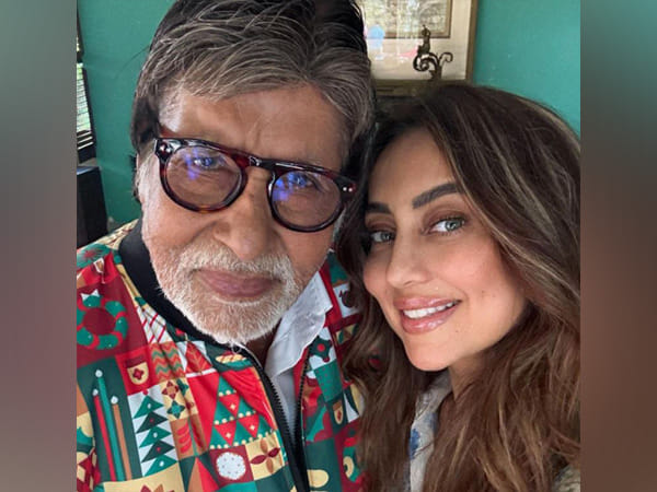 Anusha Dandekar reunites with Amitabh Bachchan, shares picture 