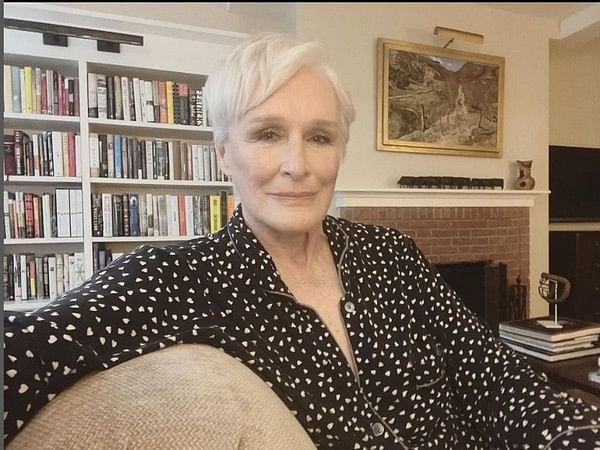 Glenn Close recalls 'helpful' advice Robin Williams gave ahead of her 1st Saturday Night Live hosting in 1989