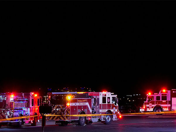 US: American Airlines flight crashes near Reagan National Airport in Washington DC