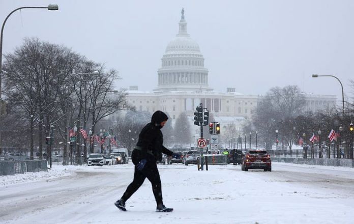 First major US winter storm of year hammers Mid-Atlantic states