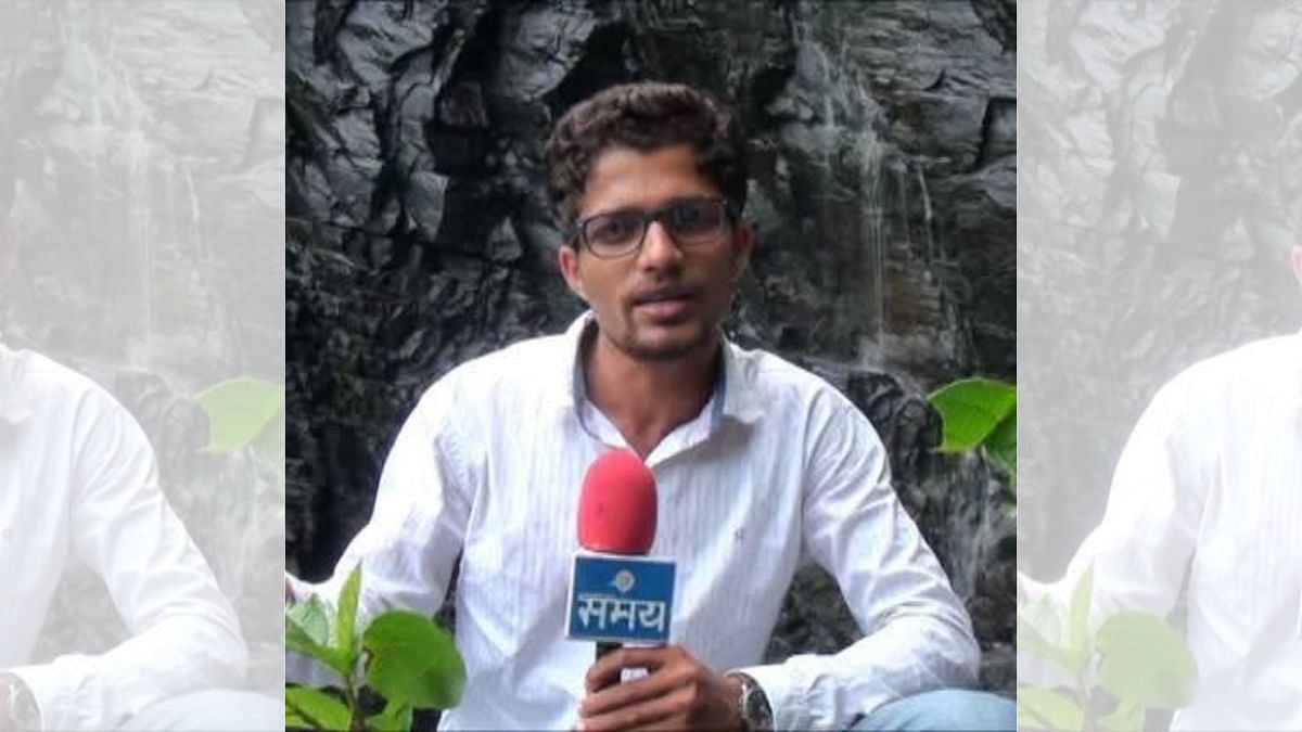 सहारा समय के लिए रिपोर्टिंग करते मुकेश चंद्राकर | फोटो: स्पेशल अरेंजमेंट