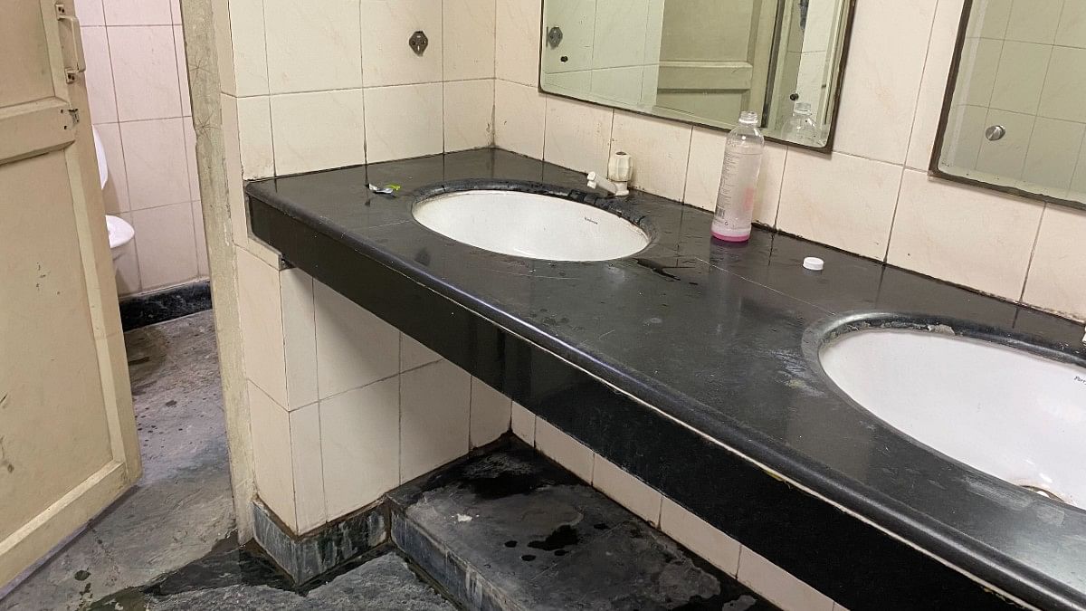 Washbasin inside washroom at Saket Court Complex | ThePrint