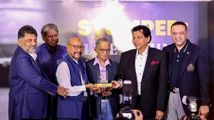 Syed Kirmani (3rd from left) at the Bengaluru launch of his book | Photo credit: X/@DKShivakumar