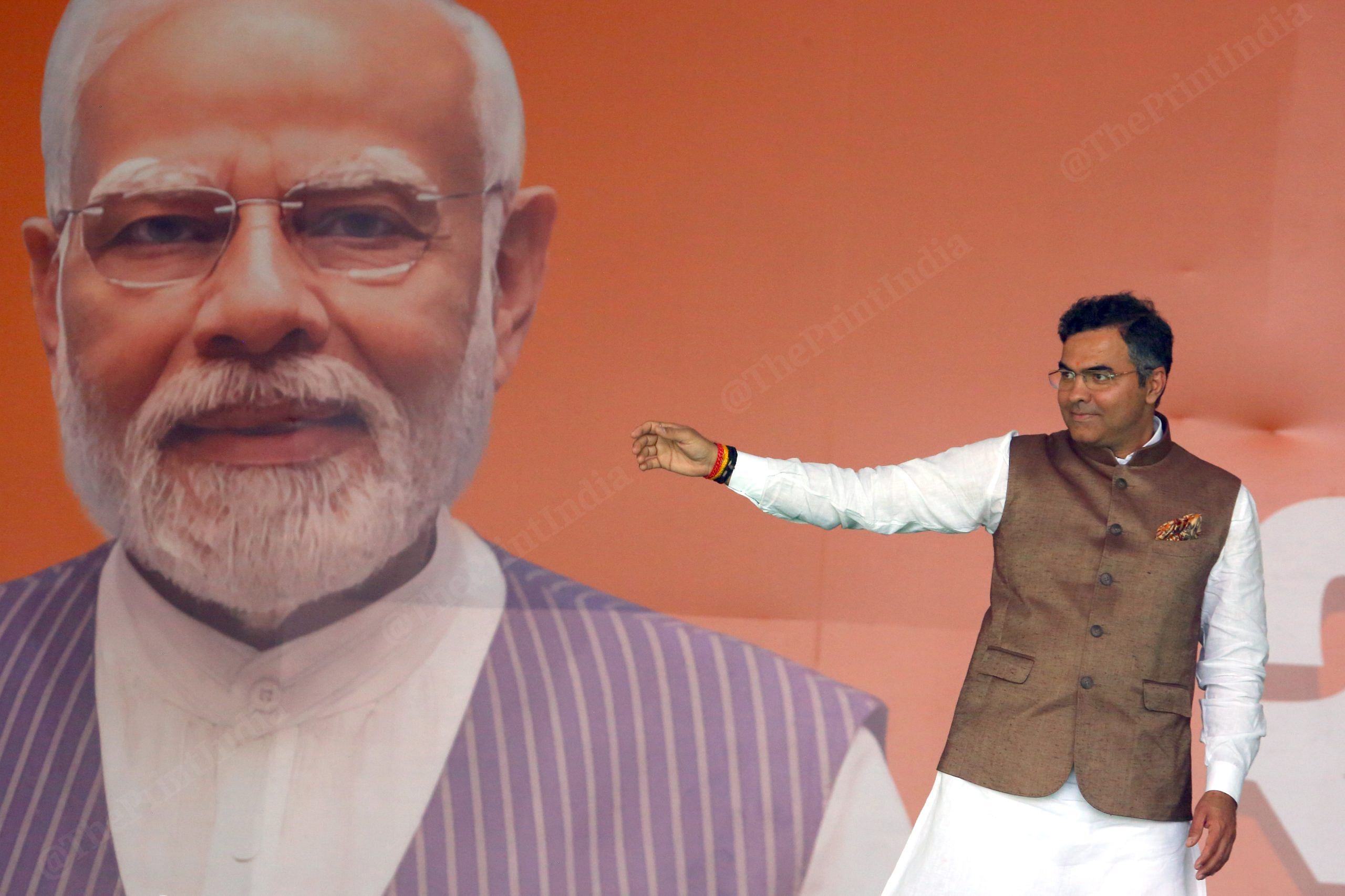 Parvesh Verma waves at the crowd | Photo: Praveen Jain | ThePrint