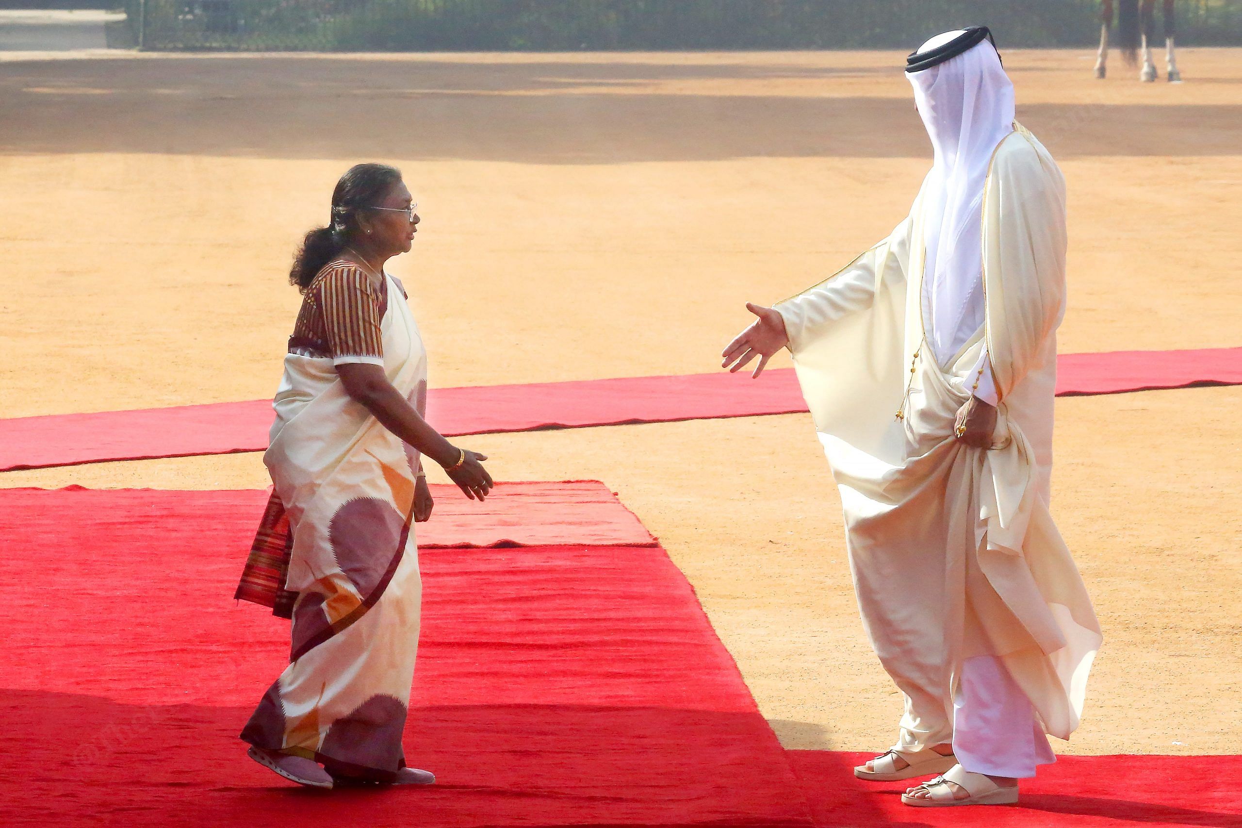 The Amir of Qatar shakes hands with President Droupadi Murmu | Praveen Jain | ThePrint