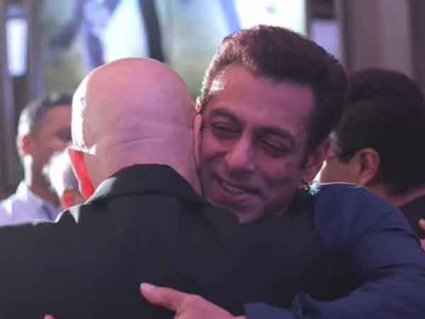 Anupam Kher shares rare pic with Salman Khan, calls their relationship 'saalo ki dosti'