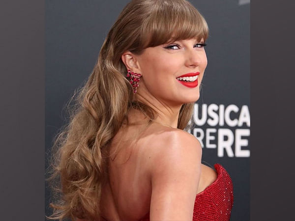 2025 Grammys Awards: Taylor Swift hits the red carpet in a red-hot look