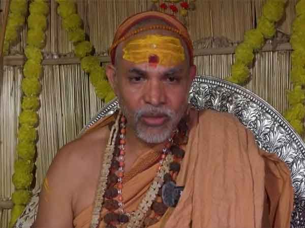 Shankaracharya lauds services of Adani family at Mahakumbh