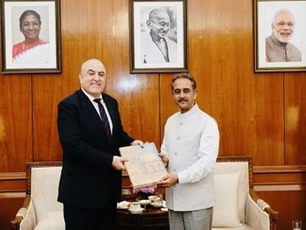 MoS Kirti Vardhan Singh holds talks with Algerian Envoy to India