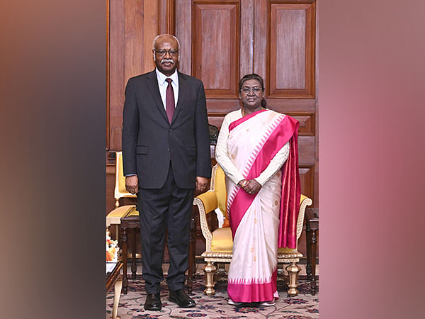 President Droupadi Murmu meets President of UN General Assembly, lauds his effort for 