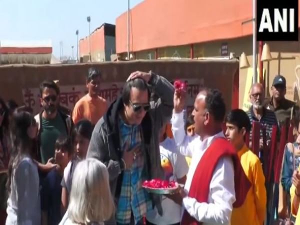 Vivek Oberoi visits MahaKumbh 2025 with family