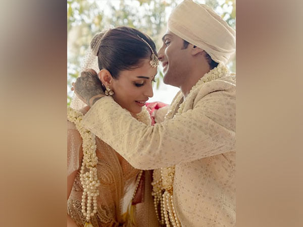 Prateik Babbar, Priya Banerjee tie the knot, share pictures from their wedding day