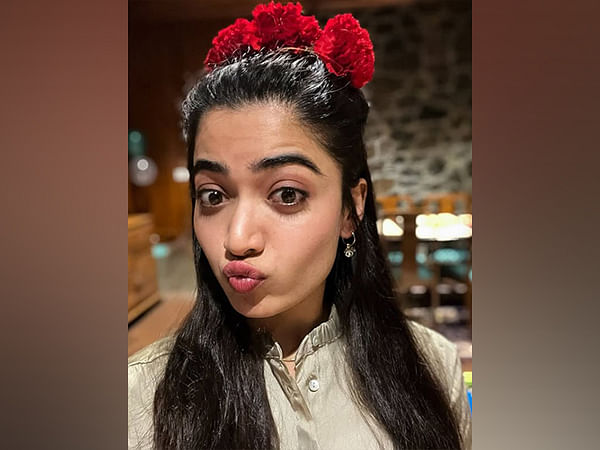 Rashmika Mandanna shares adorable selfie, asks fans about her 'crown' look
