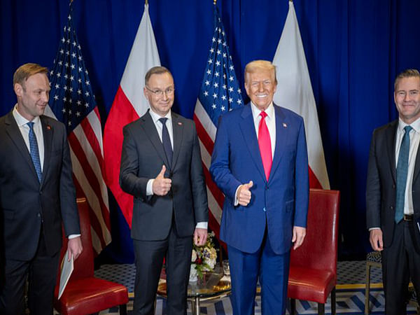 Trump meets Polish President Duda, commends increase in defence budget