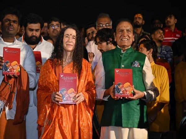 Sadhvi Bhagawati Saraswati Launches Dr. Dinesh Shahra's Book 'Dalai Lama's Secret to Happiness' at Mahakumbh