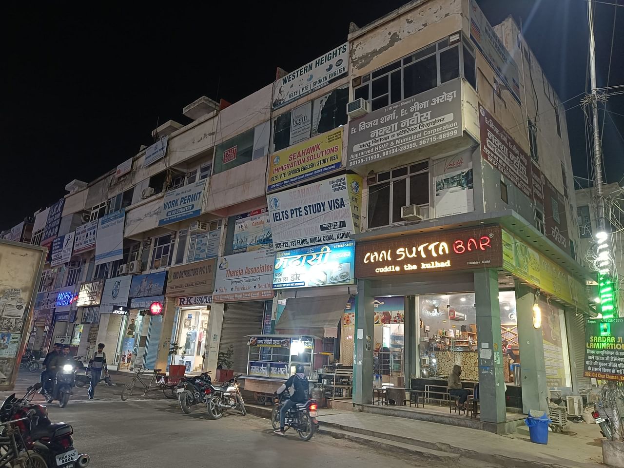 करनाल के मुगल कैनाल रोड में ट्रैवल कंसल्टेंसी के दफ्तर | फोटो: कृष्ण मुरारी/दिप्रिंट