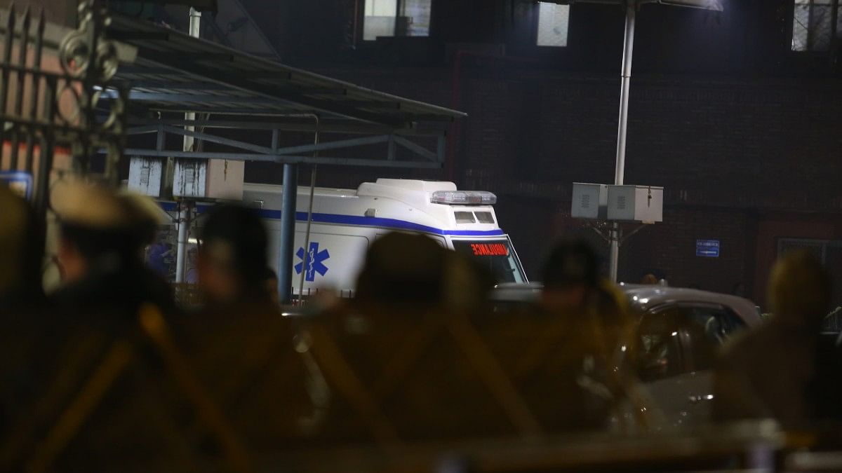 Ambulance at LNJP hospital in early hours of Sunday | Praveen Jain | ThePrint