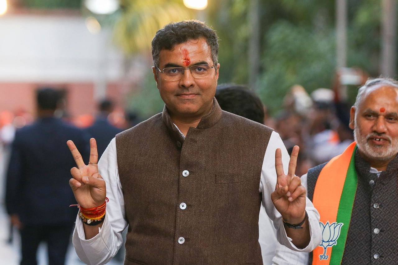 BJP candidate from New Delhi, Parvesh Verma shows victory sign | Suraj Singh Bisht | ThePrint