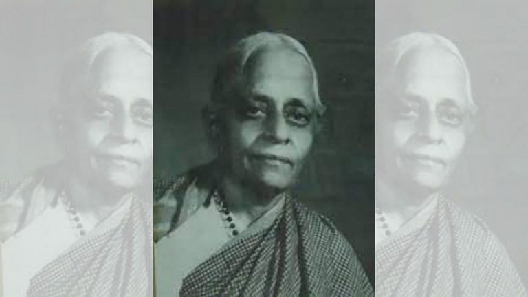 Why Ambujammal hid her pearl necklace when Gandhi came to her house