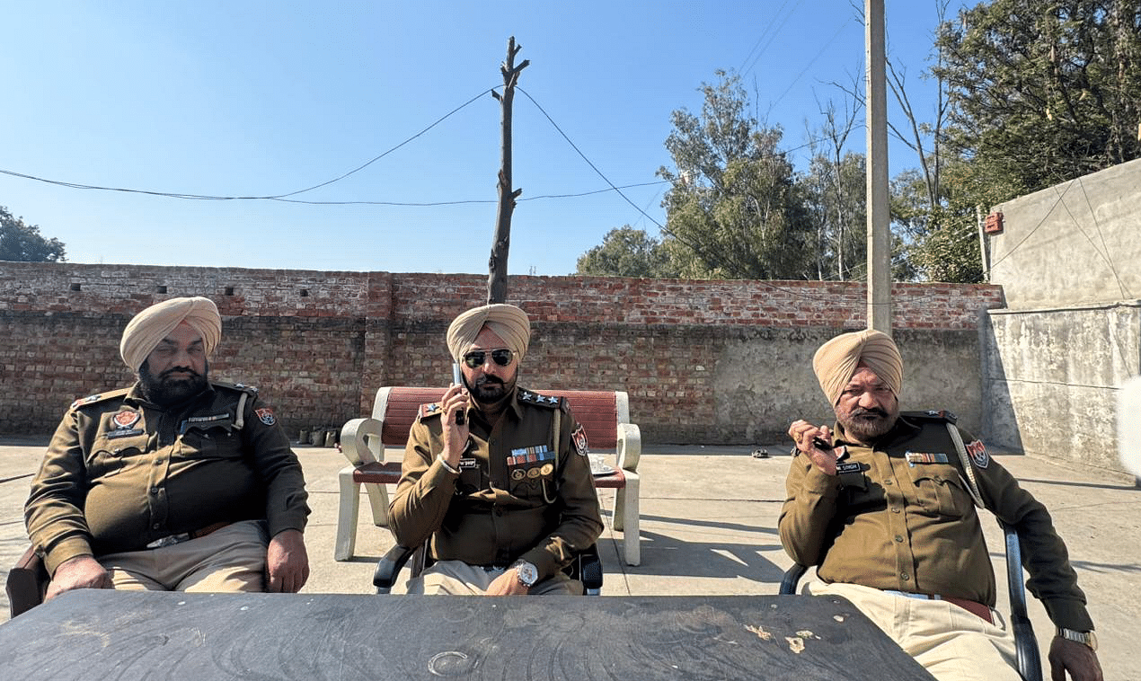 अमृतसर के राजासांसी पुलिस स्टेशन के अधिकारी | फोटो: सागरिका किस्सू/दिप्रिंट