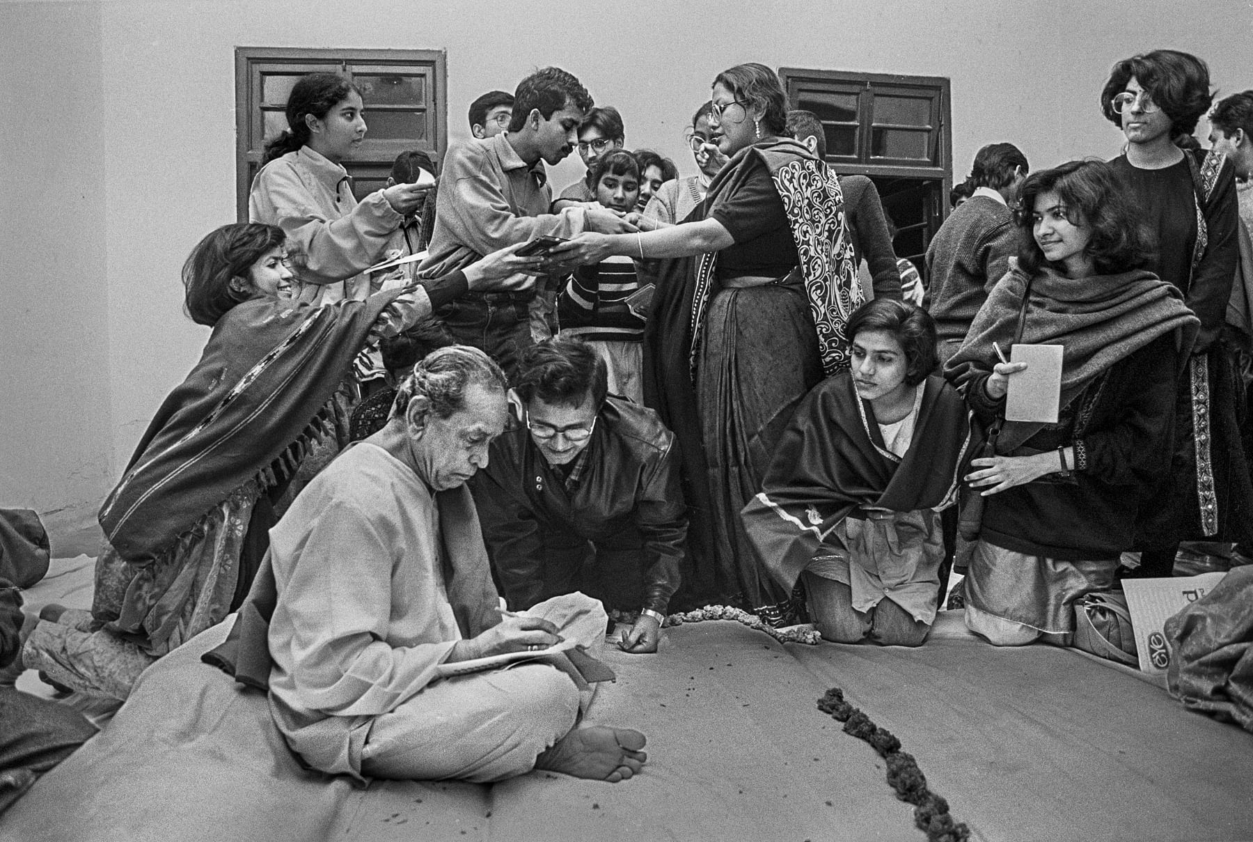 Bhimsen Joshi interacting with students at a SPIC MACAY event