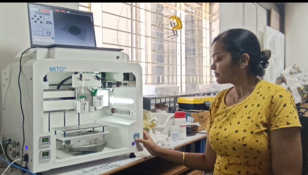 Priyanka Paul operating the 3d printer at Avay Biosciences | Photo:Ananthapathmanabhan, ThePrint