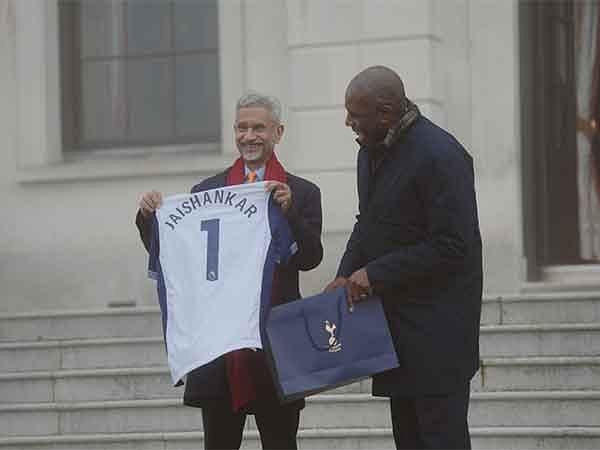 British Foreign Secy Lammy gifts EAM Jaishankar Tottenham Hotspur's No 1 jersey