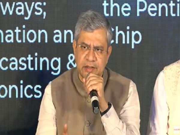 IT Minister Ashwini Vaishnaw Challenges TCS, Infosys, Wipro to develop indigenous Mobile OS