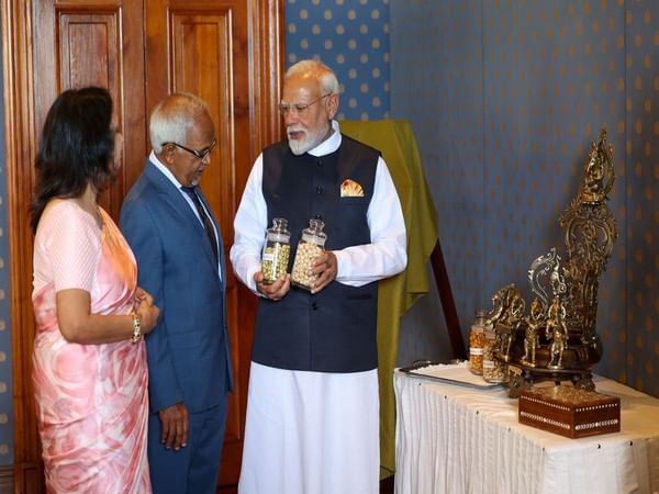 PM Modi gifts makhana to Mauritius President  