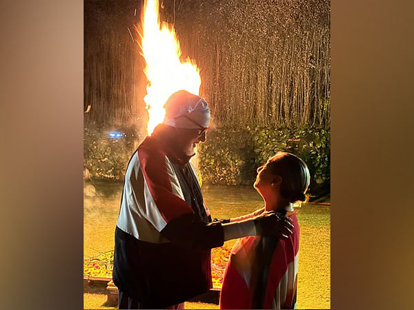 Shweta Bachchan shares adorable Holika Dahan pic of Big B, Jaya; check it out 