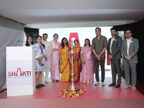 Kamlesh Rao, MD & CEO of Aditya Birla Sun Life Insurance, at the opening of the all-women branch with other company officials.